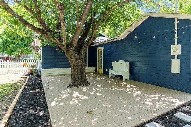 Building Photo - 308 Alva St