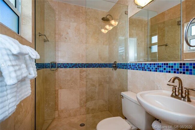 Building Photo - 1223 Seminole Dr