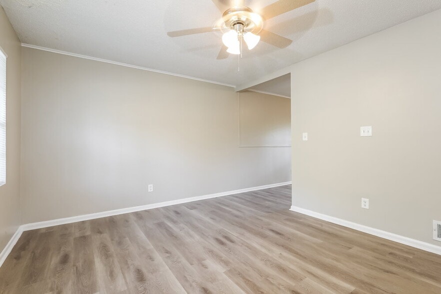 Building Photo - 8270 Attleboro Dr