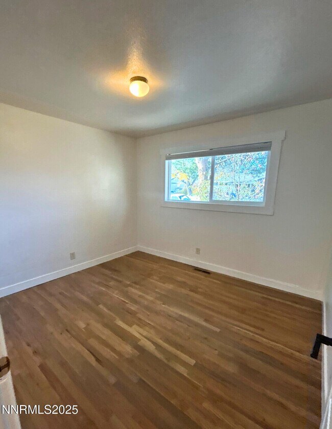 Building Photo - 640 James Ln