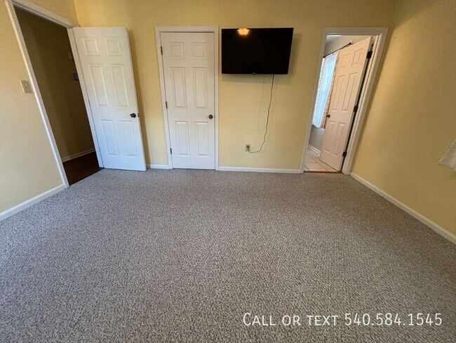 Building Photo - 136 Grimes St