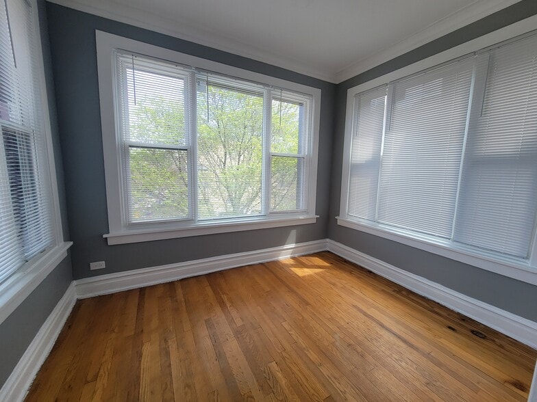 Building Photo - 1205 W Farwell Ave