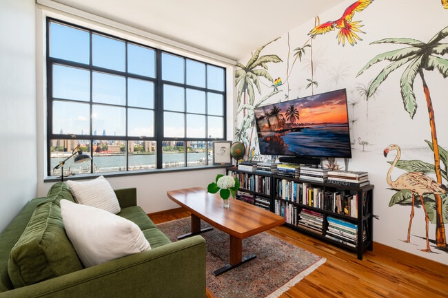 Building Photo - 37 Bridge St