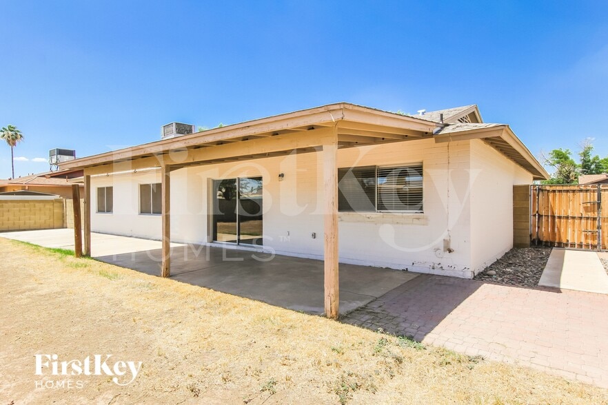 Building Photo - 5413 W Townley Ave