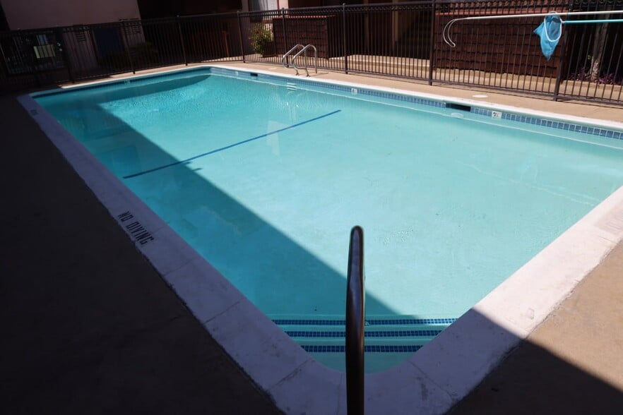 Building Photo - 5403 Newcastle Ave