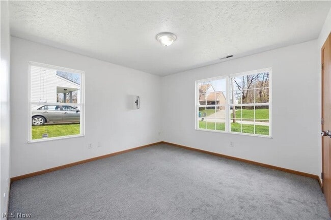 Building Photo - 127 Blackburn St