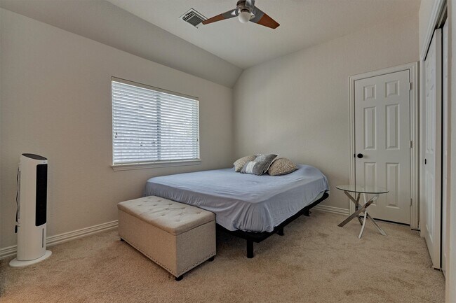Building Photo - 18 Wyckham Cir