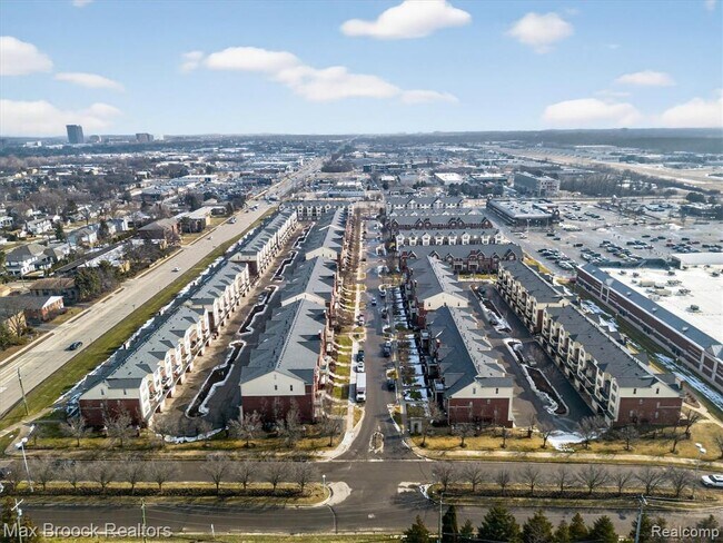 Building Photo - 3255 Camden Dr