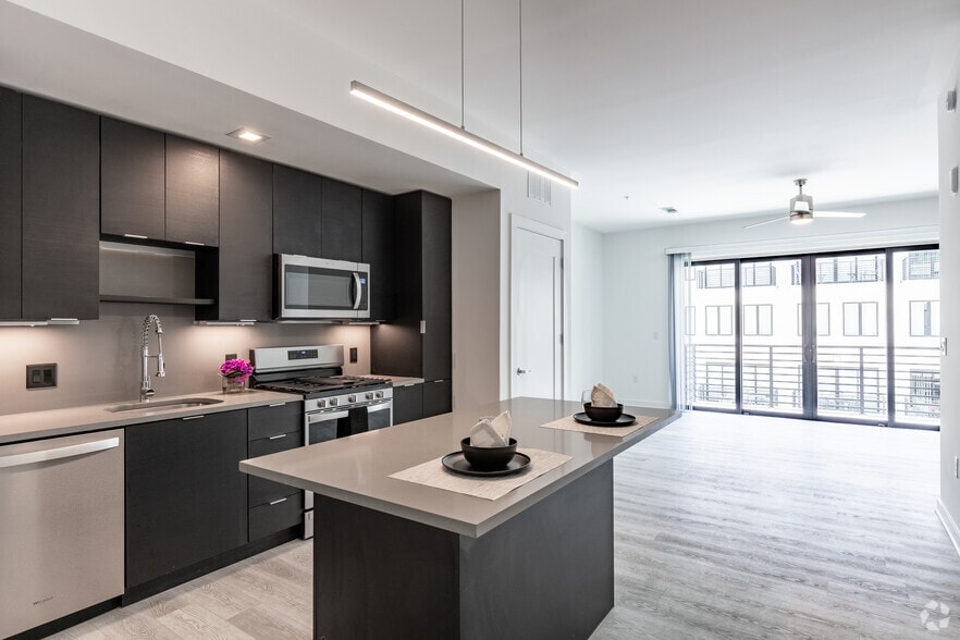 Studio, 1BA - 620SF (Studio 685) - The Deco at 5211