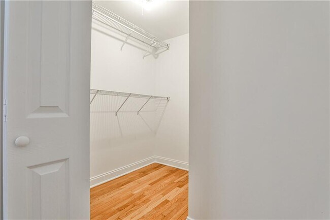 Building Photo - 1428 Metropolitan Ave SE