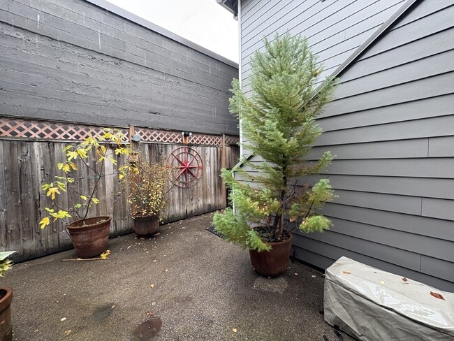 Building Photo - 1926 NW Overton St