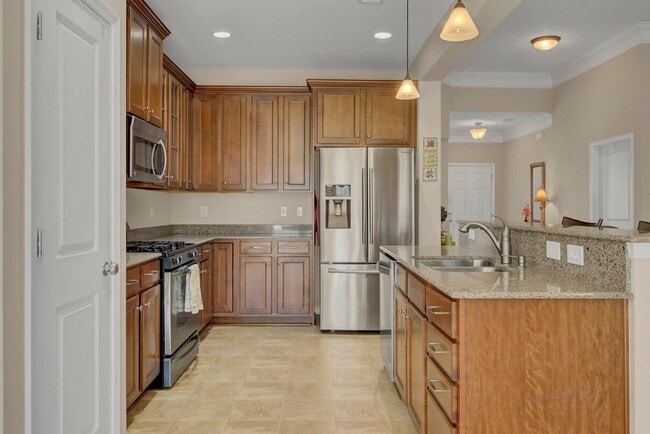 Building Photo - 160 Mayfield Dr