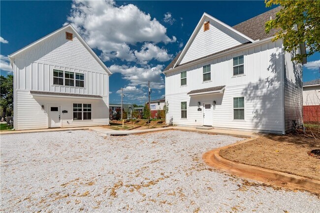 Building Photo - 1664 N Leverett Ave