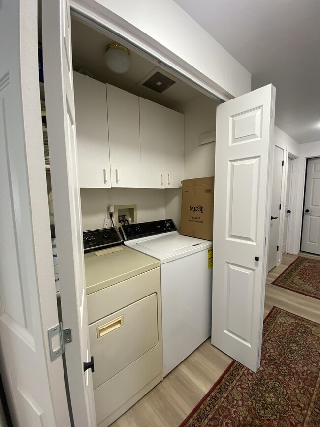 Building Photo - 6128 Thornbury Ct SE