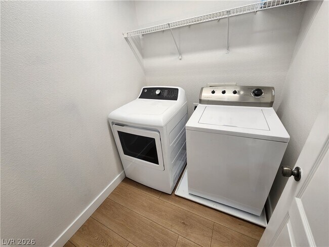 Building Photo - 138 E Cosmos Ct