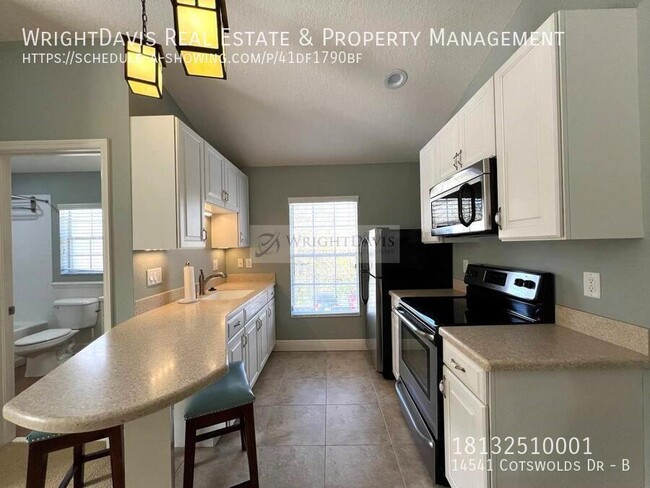 Building Photo - Beautiful Townhome-Style Studio Apartment ...