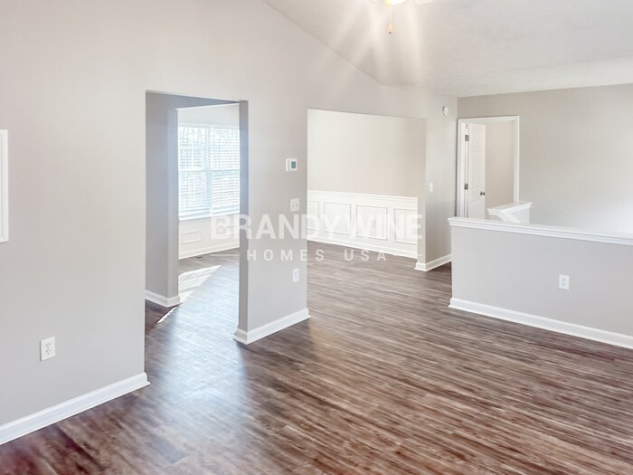 Building Photo - 581 Twin Oaks Ln