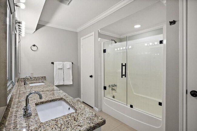 Building Photo - 627 Chadbourne Ct