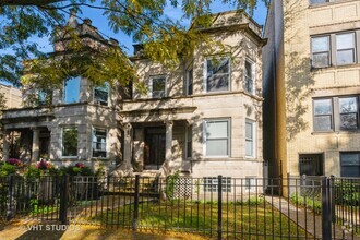 Building Photo - 1424 W Berwyn Ave