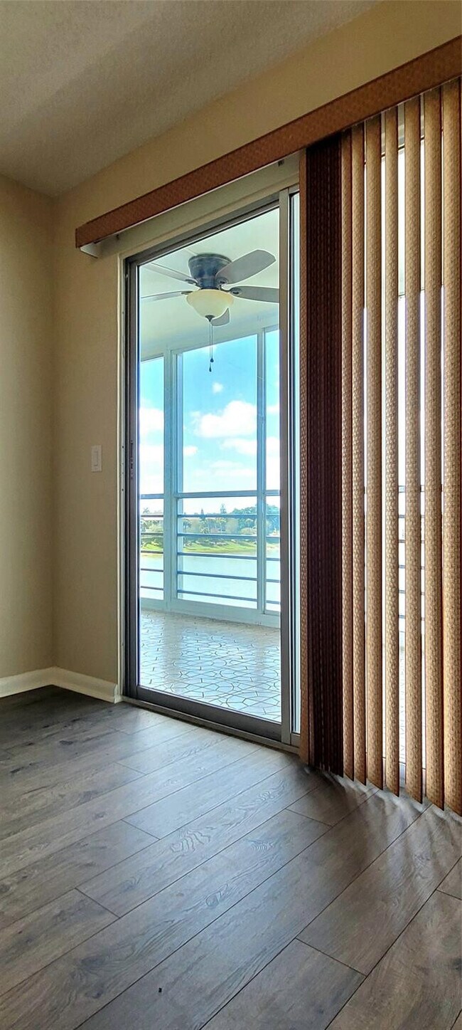 Building Photo - 4070 Exeter