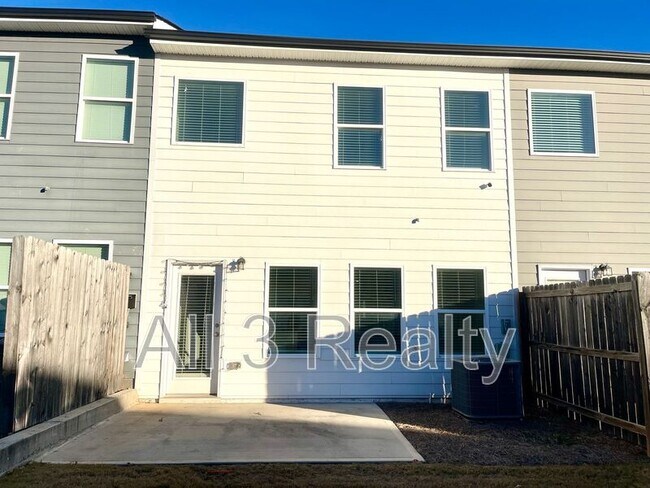 Building Photo - 3502 Lakeview Crk