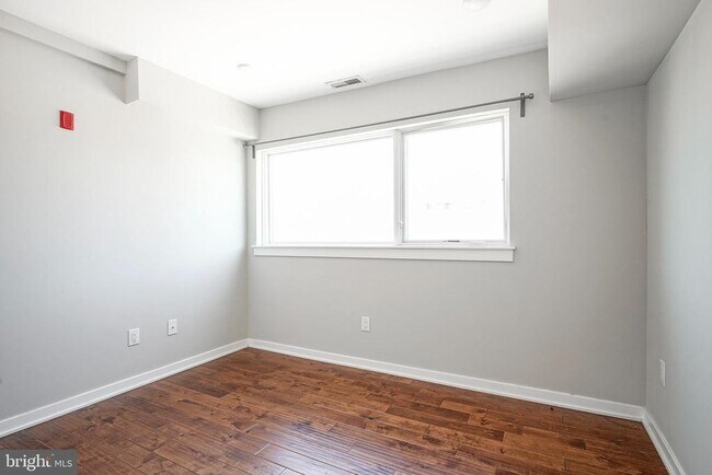 Building Photo - 1710 Cambridge St