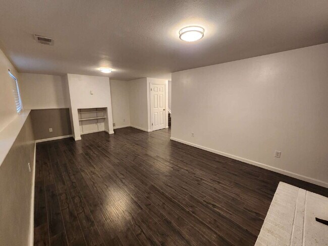 Building Photo - Spacious 5 Bed Home with Finished Basement, Multiple Living Areas & Private Backyard