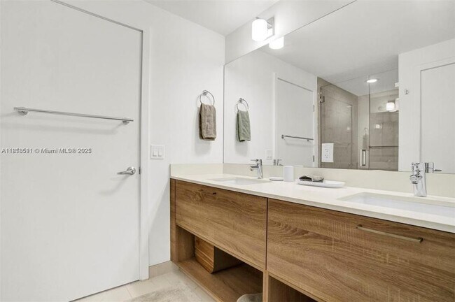 Building Photo - 3 bedroom in North miami Beach FL 33160