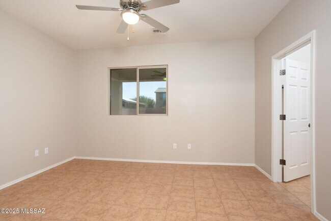 Building Photo - 12073 W Hailey Ln