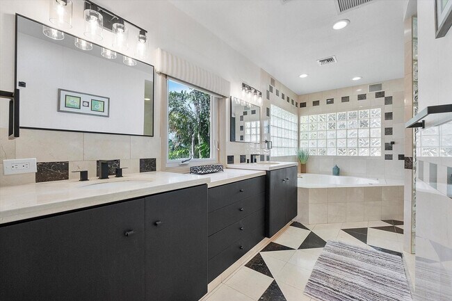 Building Photo - 2484 SE 12th St