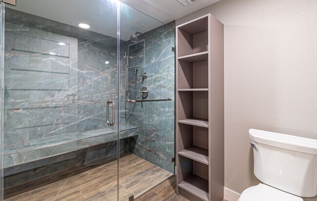 Building Photo - Stunning Remodeled 4-Bedroom Home in Exclu...