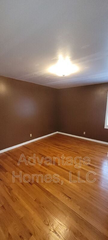 Building Photo - 8914 Grandview Dr