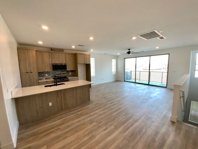 Building Photo - Gated Condo near Copper River
