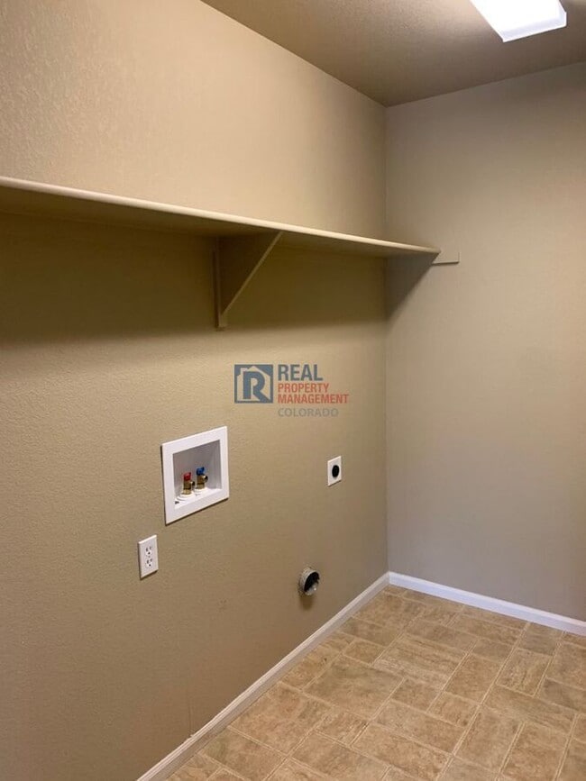 Building Photo - 5441 Smokey Heights