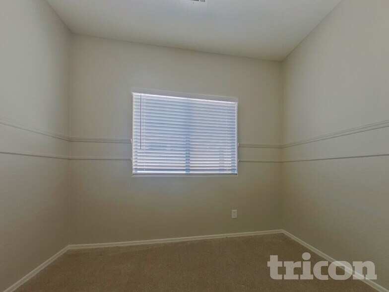 Building Photo - 22160 W Shadow Dr