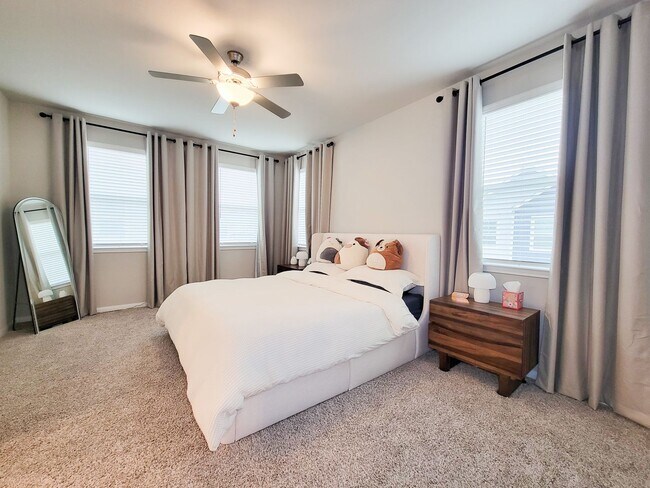 Building Photo - A true gem on a quiet corner lot, this spacious and sun-filled home is tucked away from street no...