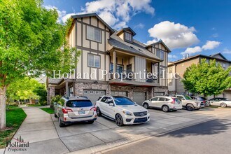 Building Photo - 7903 NE Rockne Way