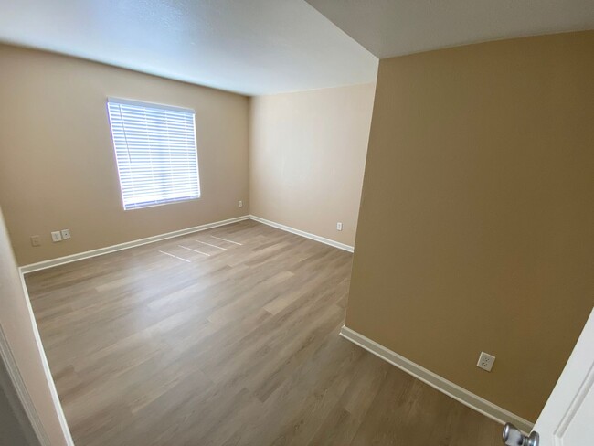 Building Photo - Phoenix 2 Bed 2 Bath Condo Near Airport an...