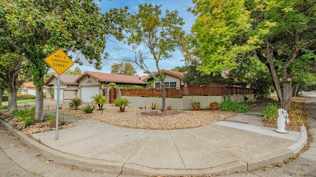 Building Photo - 22 Greengate Ct