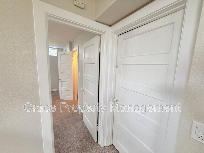 Building Photo - 5685 S Elmwood St