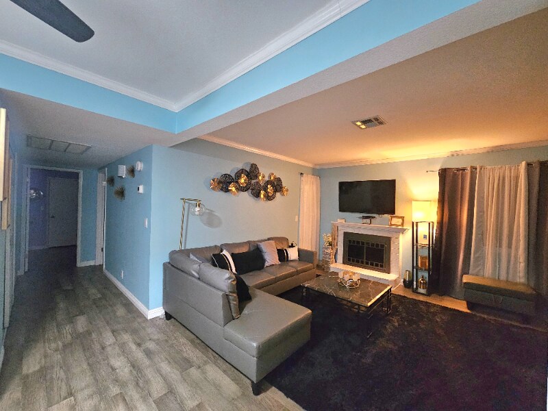 Building Photo - 1701 E Katie Ave