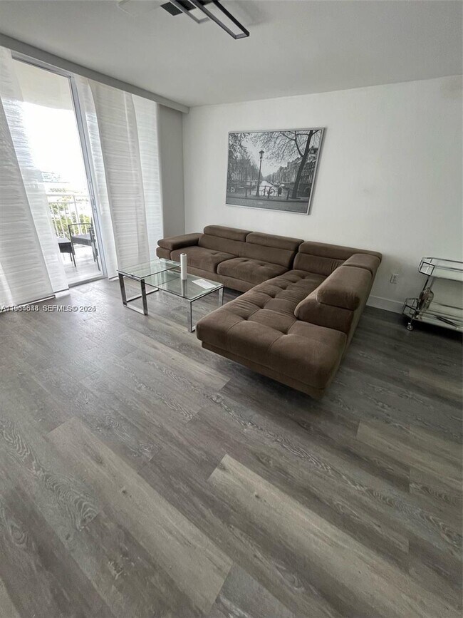 Building Photo - 18071 Biscayne Blvd