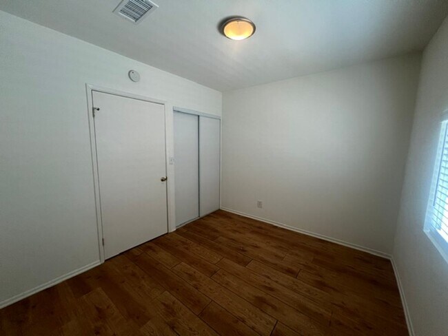 Building Photo - 17430 Gledhill St