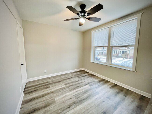 Building Photo - 4932 S Packard Ave