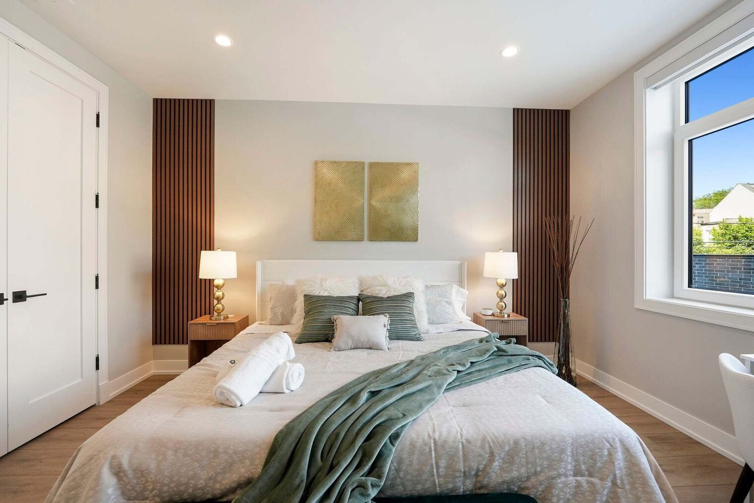 Building Photo - 2344 W Polk St