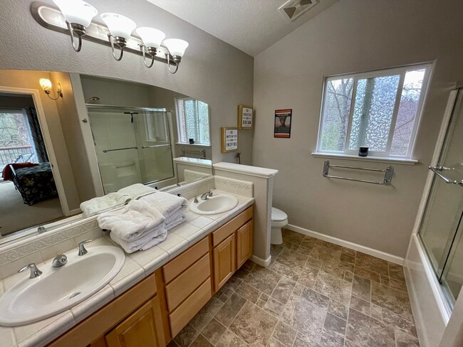 Building Photo - Charming Alta Sierra Home