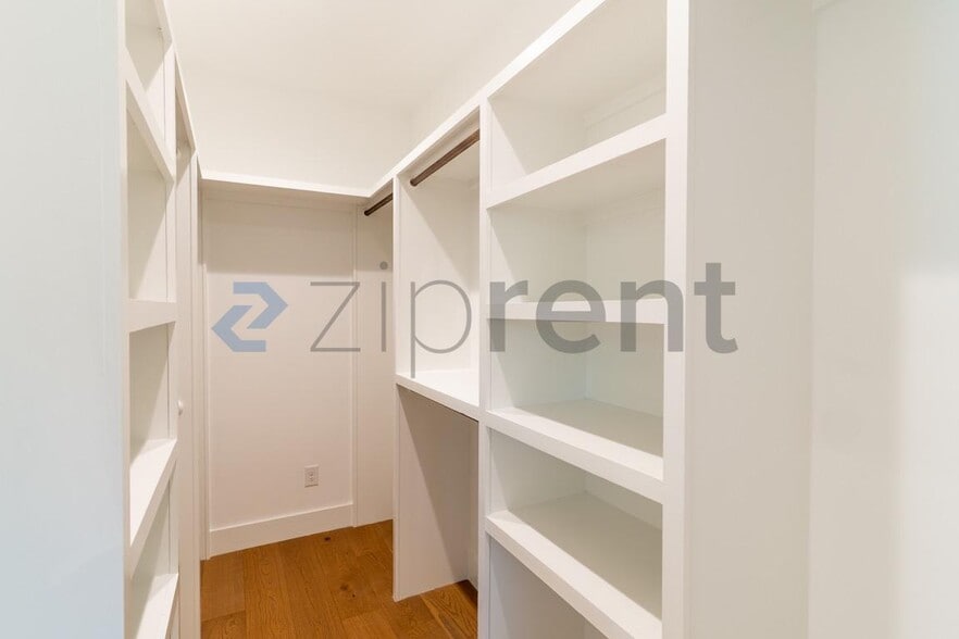 Building Photo - Unit