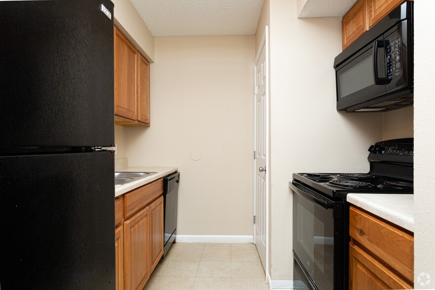 1BR, 1BA - Shadowglen Townhomes + Flats