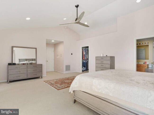 Building Photo - 14301 Autumn Crest Rd