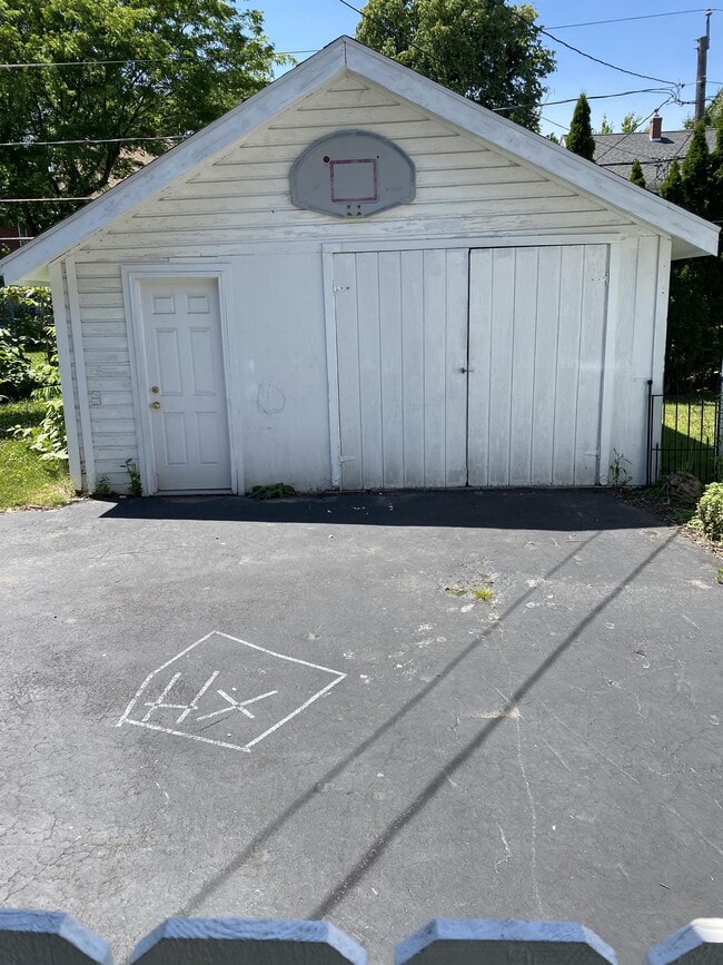 Building Photo - 41 Mildorf St